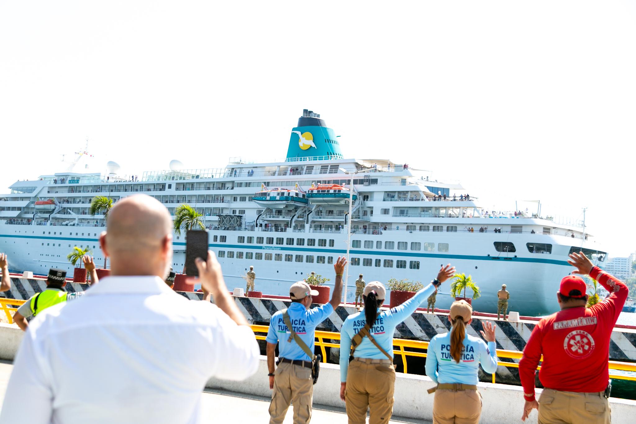 Arriba a Acapulco el MS AMADEA, quinto crucero del año