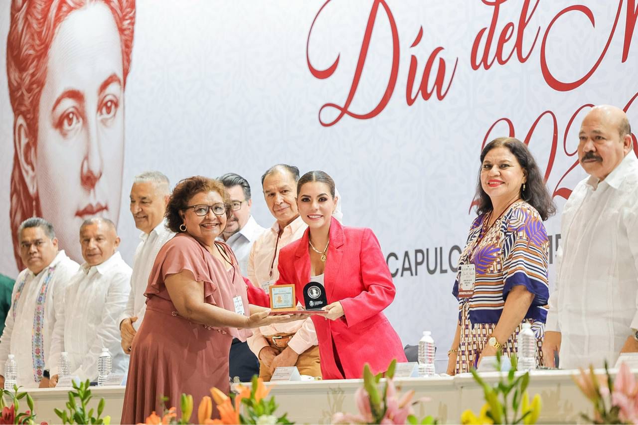 Evelyn Salgado reafirma compromiso con el magisterio y mejores condiciones laborales para docentes de Guerrero